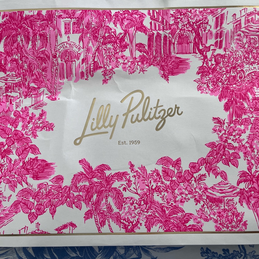 In EUC Lilly Pulitzer Pink and White shopping bag.  Quote is on bottom card
